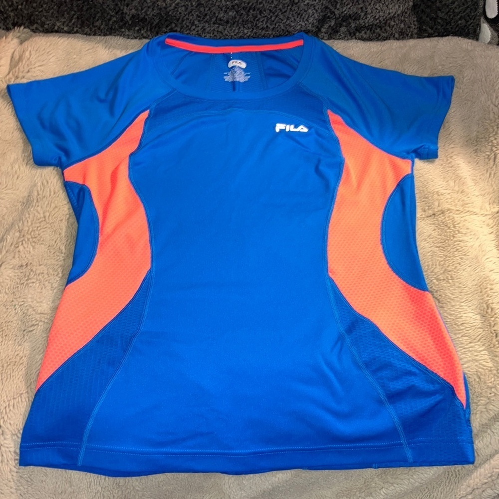 🎉4 for $20 Fila Workout Tee, size Medium